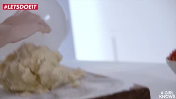 Taste My Cookie - Sabrisse & Zazie Skymm & Tiffany Tatum #LETSDOEIT