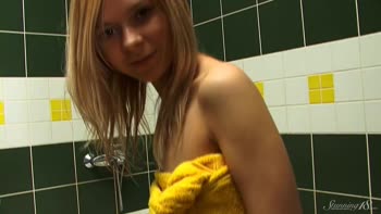 Blonde Bombshell Paloma B Treats Herself to Sensual Bathtub Delight