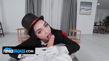 Scarlett's Deepthroat Magic Show Begins