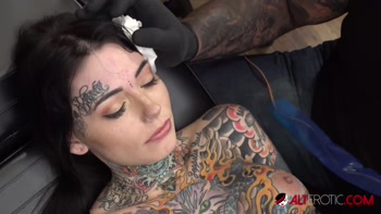 Tiger Lily's Seductive Tattoo Session: A Nude Adventure