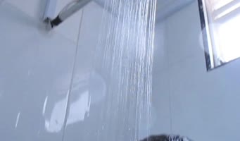Naty_l19's Sultry Shower Solo