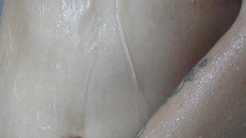Naty_l19's Sultry Shower Solo