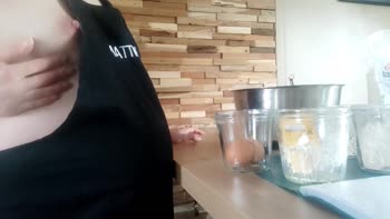 Emiamateur - Baking Sweet Delights at 9 Months Pregnant