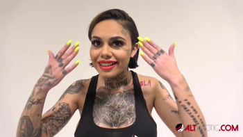 Tattooed Temptress Genevieve Sinn's Sultry Solo Interview
