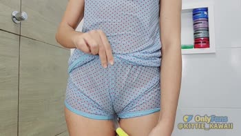 Lilith Kawaii's Wet Camel Toe Reveal in Teen (18+) Bathroom Exposé