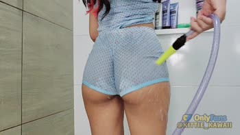 Lilith Kawaii's Wet Camel Toe Reveal in Teen (18+) Bathroom Exposé