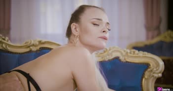 Blonde Bombshell Luisa Star's Steamy Facial Finale