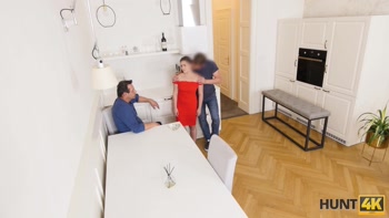 HUNT4K. Bad girl earns a lot of cash with her sexy body in front of her