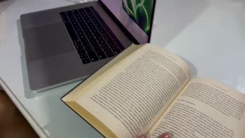 Leslytwin3's Big Ass Beauty Impresses Professor
