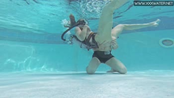 Minnie Manga's Sizzling Underwater Seduction
