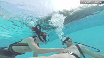 Minnie Manga's Sizzling Underwater Seduction