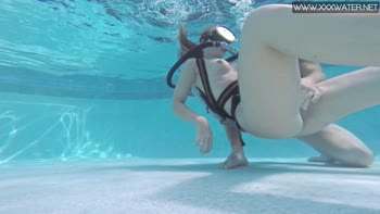 Minnie Manga's Sizzling Underwater Seduction