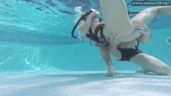 Minnie Manga's Sizzling Underwater Seduction