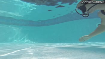 Minnie Manga's Sizzling Underwater Seduction
