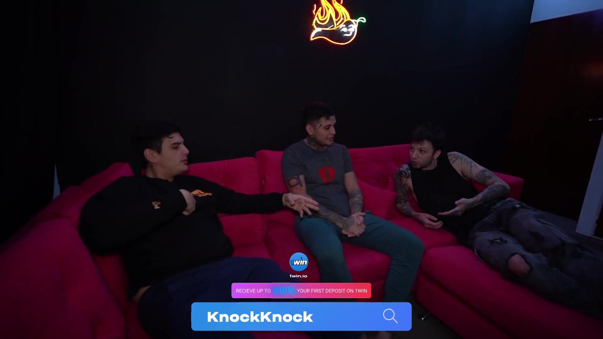 Mi amigo le abre la puerta a mi y se la folla a escondidas de todos - BOB BIG TULA x Samisamsx