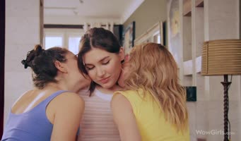 Alissa Foxy & Ellie Luna Share Kelly Collins in Sizzling Blonde Brunette Threesome