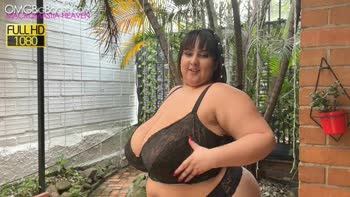 Emma's Juicy Latina Curves Unleashed