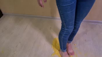 SweetFeetGirls Crash Foot Worship Session
