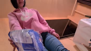SweetFeetGirls Crash Foot Worship Session