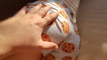 Sweet Stepsister's Pajama Playtime: Big Bum Touch & Handjob