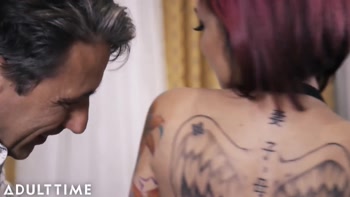 Anna Bell Peaks Rides Steve Holmes' Big Cock in Public Sex Frenzy