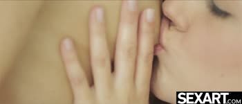 Suzie Carina & Iwia Ignite Passionate Kissing & Cunnilingus