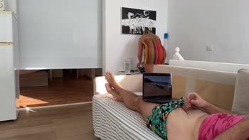 Sunshine_nude's Horny Stepsister Catches Brother Jerking Off & Offers Naughty Relief