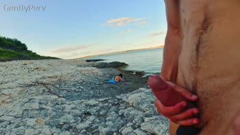 Beach Babe's Risky Flash and Masturbation