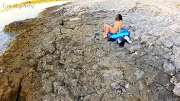Beach Babe's Risky Flash and Masturbation