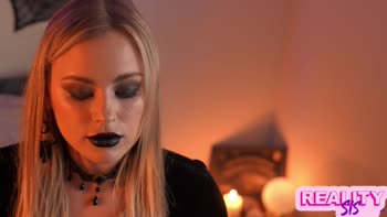 Anna Claire Clouds Seduces Stepbro Jodie Johnson in Steamy Stepsister Fantasy
