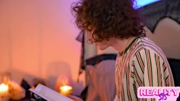 Anna Claire Clouds Seduces Stepbro Jodie Johnson in Steamy Stepsister Fantasy