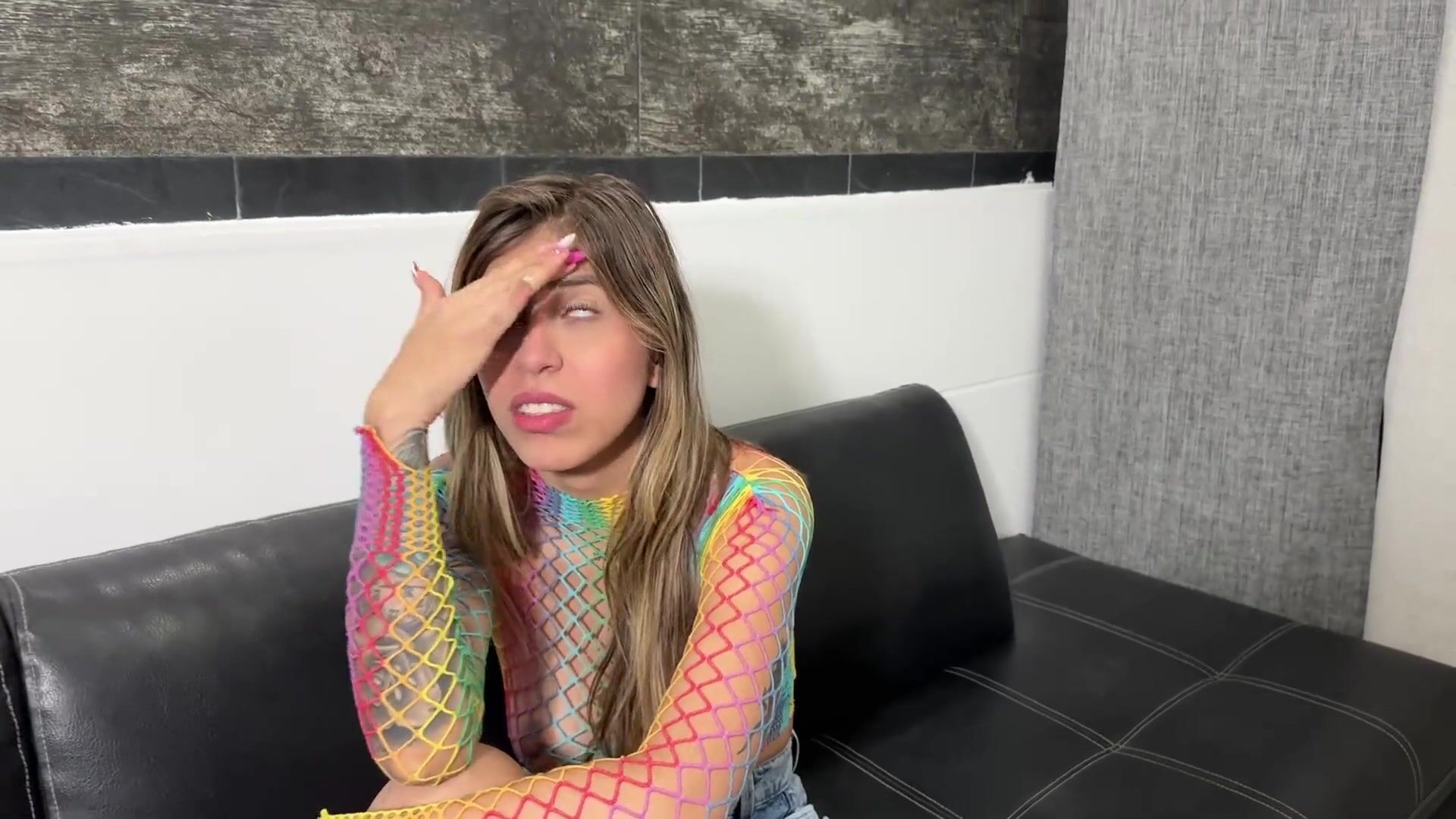 HERMANASTRO DEL CAMPO VIENE DE VISITAS Y AL VER SU CUERPO NO PUEDO EVITAR QUE ME EL COO