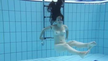 Sensual Underwater Mermaid: Clara's Bouncy Big Tits