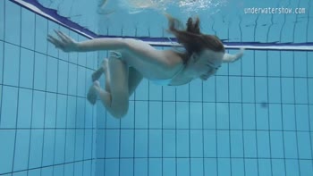 Sensual Underwater Mermaid: Clara's Bouncy Big Tits