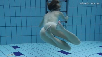 Sensual Underwater Mermaid: Clara's Bouncy Big Tits