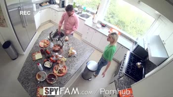 Van Wylde's Big Cock Delivers Thanksgiving Surprise to Step Sis Kiara Cole
