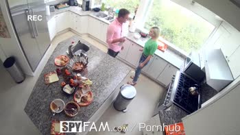 Van Wylde's Big Cock Delivers Thanksgiving Surprise to Step Sis Kiara Cole