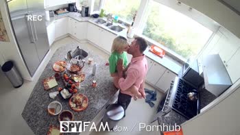 Van Wylde's Big Cock Delivers Thanksgiving Surprise to Step Sis Kiara Cole