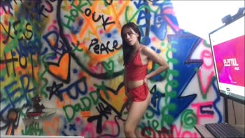 GiaMartin Seduces Stranger in Amateur Doggy Style Threesome