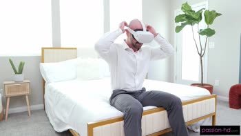 Julia's Petite Pleasure: VR Game Fun with Her Boyfriend!