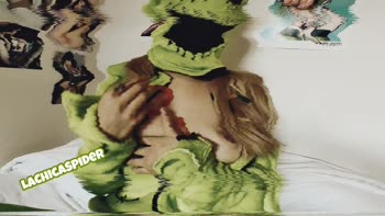 LaChicaSpider's Halloween Treat: A Sultry Solo Session
