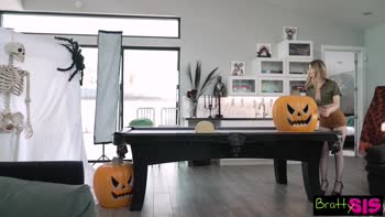 Nathan Bronson - Molly's Sweet : A Halloween Threesome of Blonde Ambition