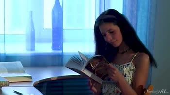 Anoushka's Sensual Show: Teen (18+) Beauty Bares Her Gorgeous Figure