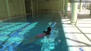 Jessica Lincoln's Underwater Sensation: Petite Russian Babe Masturbates in Public