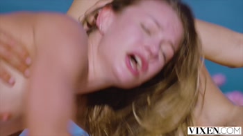 VIXEN Vacations are for threesomes