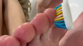 HollyHarlot's Gentle Giantess Foot Worship
