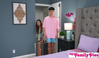 Xxlayna Marie's Sizzling Stepbrother Encounter: A Family Vacation Fling