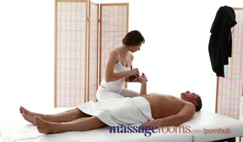 Mona Lee's Sensual Massage Delight: Busty Czech Masseuse Sucks & Fucks