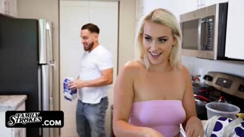 Blonde Bombshell's Stepbrother Seduction: Big Boobs, Deepthroat & Cumshot