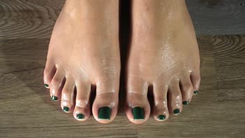FuckingMyStepsis' Sultry Colombian Feet Cleaned Close Up
